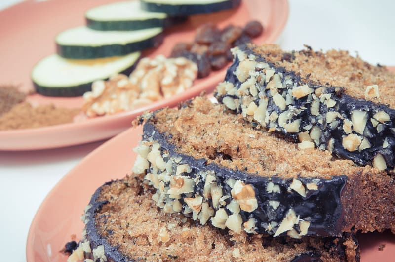 Saftiger Zucchini-Nuss-Kuchen (vegan & vollwertig)